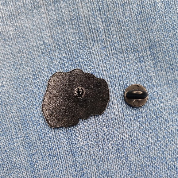 "Fight Like a Girl" Enamel Pin Women Empowered - Picture 4 of 5